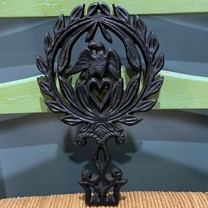 TRIVET vintage WILTON Cast Iron Large 8 3/4” EAGLE and Heart w/Laurel Leaves